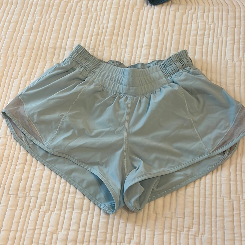 Lululemon hotty hot shorts 2.5 inch